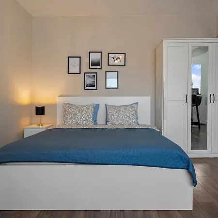 Ingrid Piata Victoriei Bukurešť