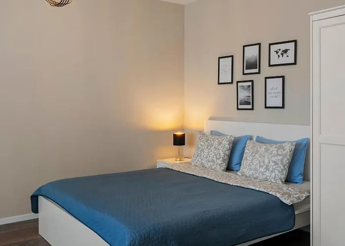 Ingrid Piata Victoriei * Bukurešť