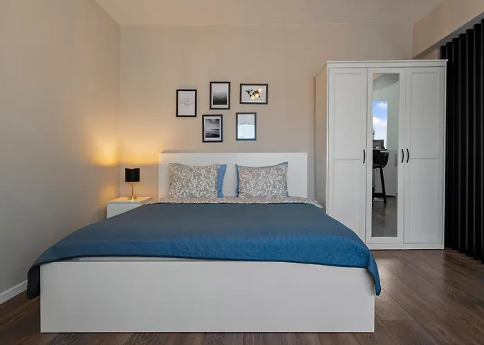 Ingrid Piata Victoriei Bukurešť